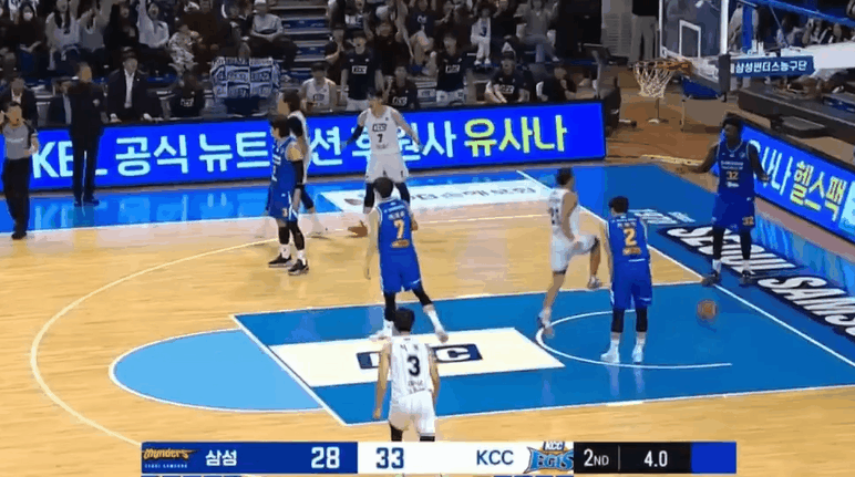 🤣首节仅得9分照样半场领先！釜山半场战罢以36-28领先三星